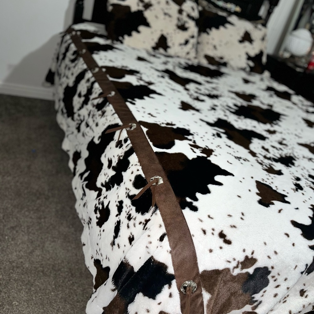 Beautiful Queen Cowprint Comforter set